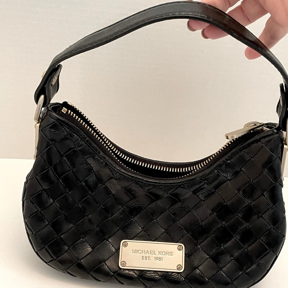 Michael Kors small shoulder bag. Woven black leather with gold-tone hardware